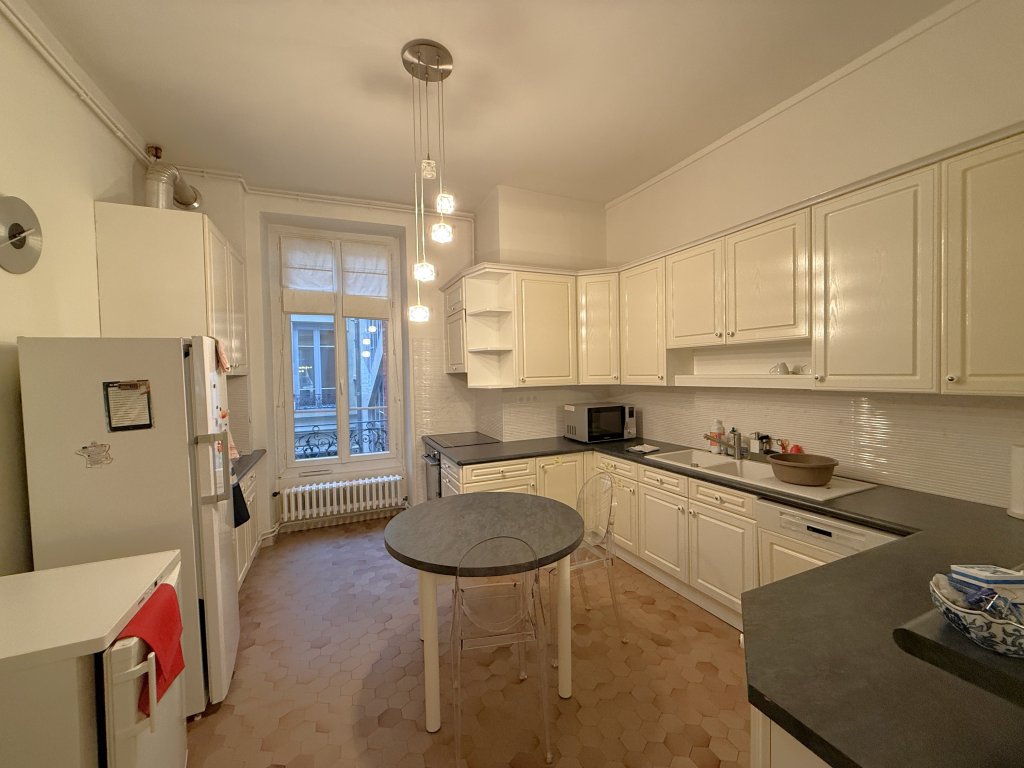 APPARTEMENT T4 A LOUER - LYON 2EME ARRONDISSEMENT - 138.7 m2 - 1�940�&euro; charges comprises par mois