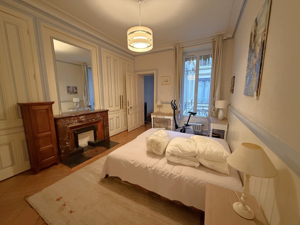 APPARTEMENT T4 A LOUER - LYON 2EME ARRONDISSEMENT - 138.7 m2 - 1�940�&euro; charges comprises par mois