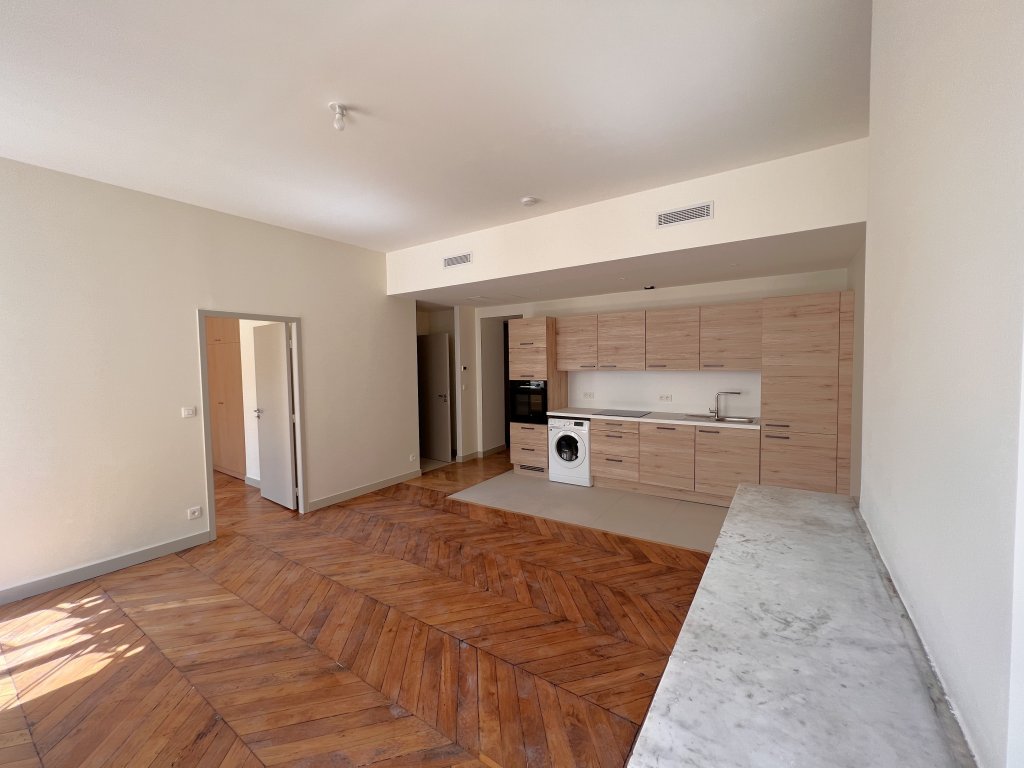 APPARTEMENT T4 A LOUER - LYON 2EME ARRONDISSEMENT - 80.74 m2 - 1 680 &euro; charges comprises par mois