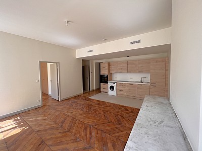 APPARTEMENT T4 A LOUER - LYON 2EME ARRONDISSEMENT - 80.74 m2 - 1 680 &euro; charges comprises par mois