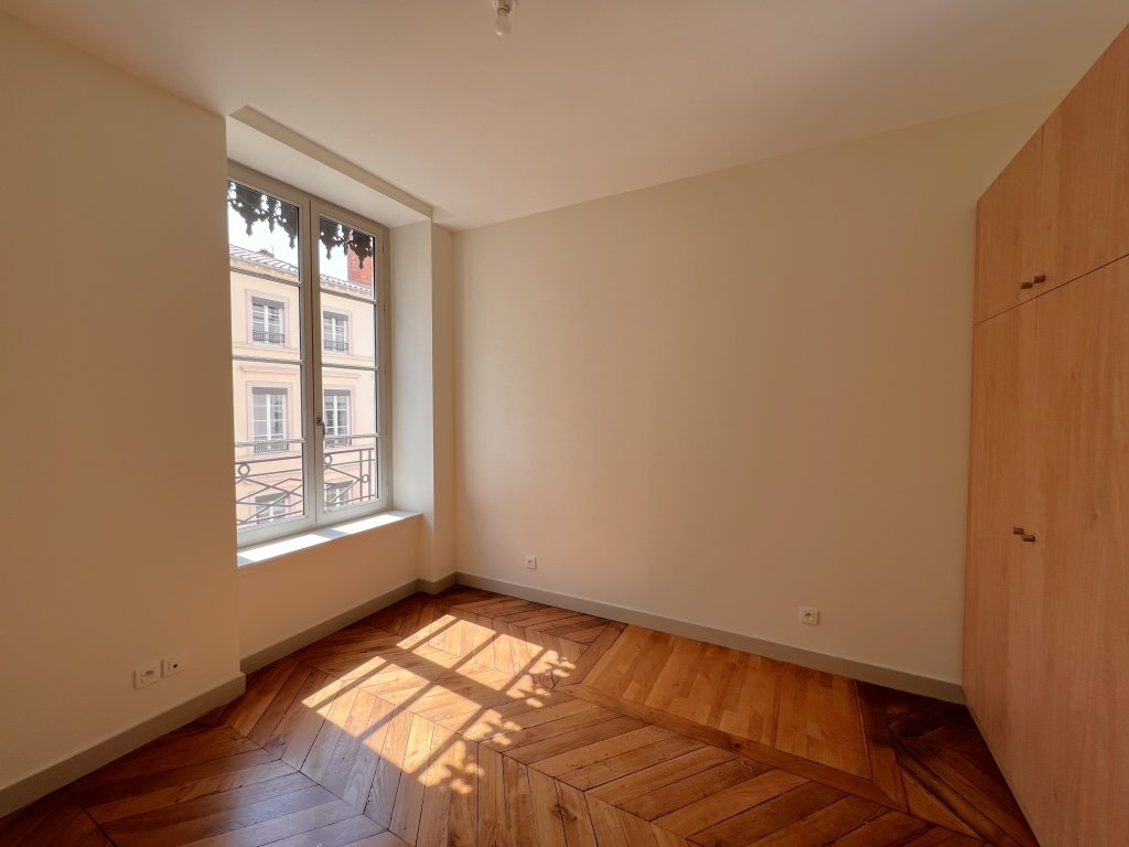APPARTEMENT T4 A LOUER - LYON 2EME ARRONDISSEMENT - 80.74 m2 - 1 680 &euro; charges comprises par mois
