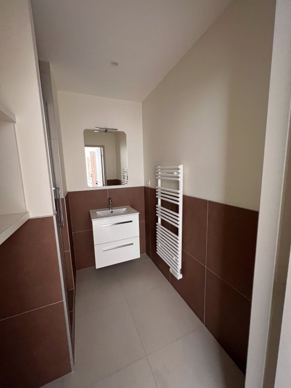 APPARTEMENT T4 A LOUER - LYON 2EME ARRONDISSEMENT - 80.74 m2 - 1 680 &euro; charges comprises par mois