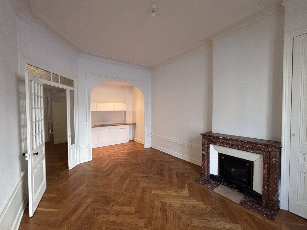 APPARTEMENT T4 A LOUER - LYON 3EME ARRONDISSEMENT - 85.47 m2 - 1 329 &euro; charges comprises par mois