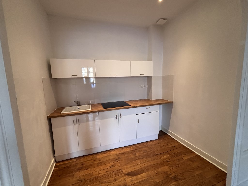 APPARTEMENT T4 A LOUER - LYON 3EME ARRONDISSEMENT - 85.47 m2 - 1 329 &euro; charges comprises par mois