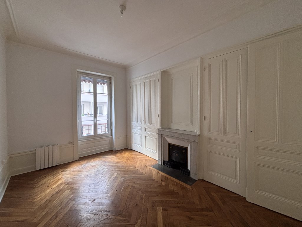 APPARTEMENT T4 A LOUER - LYON 3EME ARRONDISSEMENT - 85.47 m2 - 1 329 &euro; charges comprises par mois