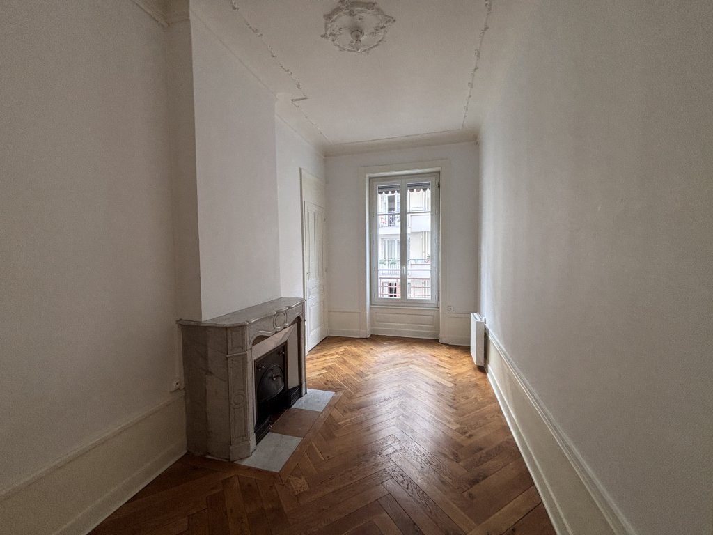 APPARTEMENT T4 A LOUER - LYON 3EME ARRONDISSEMENT - 85.47 m2 - 1 329 &euro; charges comprises par mois