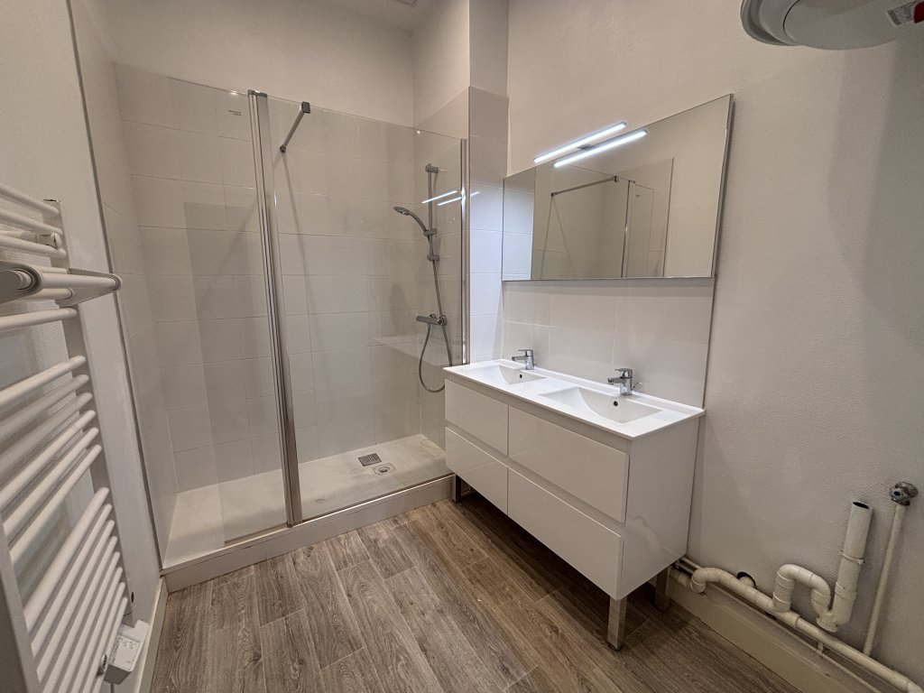 APPARTEMENT T4 A LOUER - LYON 3EME ARRONDISSEMENT - 85.47 m2 - 1 329 &euro; charges comprises par mois