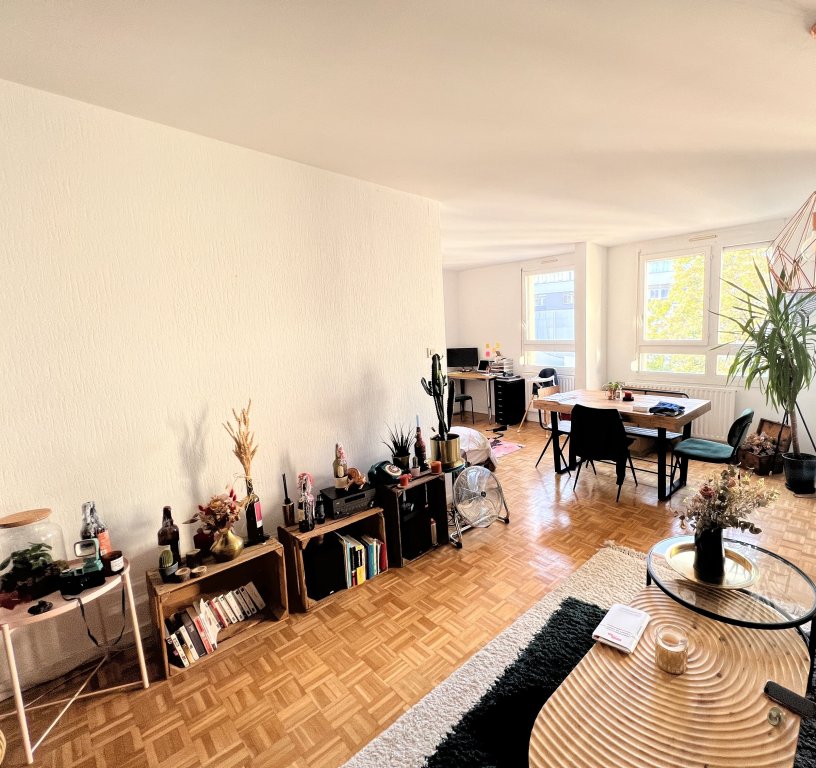 APPARTEMENT T4 A LOUER - LYON 7EME ARRONDISSEMENT - 84.26 m2 - 1 250 &euro; charges comprises par mois