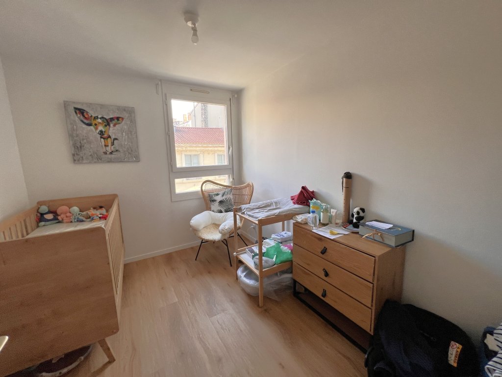 APPARTEMENT T4 A LOUER - LYON 7EME ARRONDISSEMENT - 84.26 m2 - 1 250 &euro; charges comprises par mois