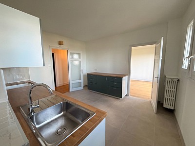 APPARTEMENT T4 A LOUER - STE FOY LES LYON - 113.82 m2 - 1 840 &euro; charges comprises par mois