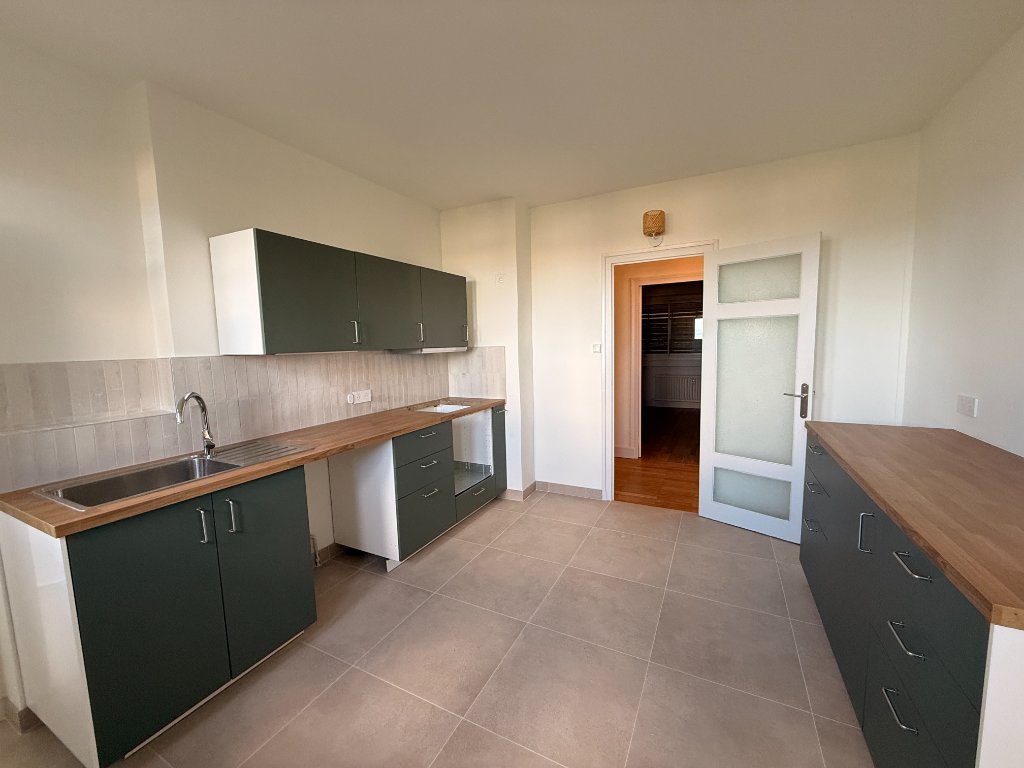 APPARTEMENT T4 A LOUER - STE FOY LES LYON - 113.82 m2 - 1 840 &euro; charges comprises par mois