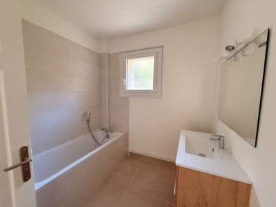 APPARTEMENT T4 A LOUER - STE FOY LES LYON - 113.82 m2 - 1 840 &euro; charges comprises par mois