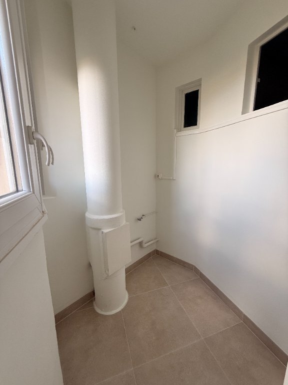 APPARTEMENT T4 A LOUER - STE FOY LES LYON - 113.82 m2 - 1 840 &euro; charges comprises par mois