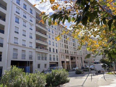 APPARTEMENT T4 A VENDRE - LYON 7EME ARRONDISSEMENT - 76.56 m2 - 328000€