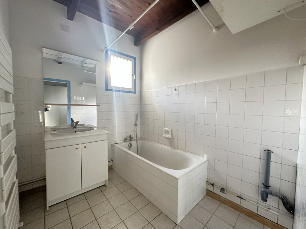 APPARTEMENT T5 A LOUER - BRIGNAIS - 116.7 m2 - 1�050�&euro; charges comprises par mois