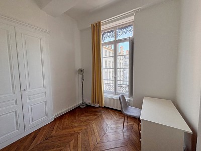 APPARTEMENT T5 A LOUER - LYON 2EME ARRONDISSEMENT - 126.76 m2 - 1 900 € charges comprises par mois