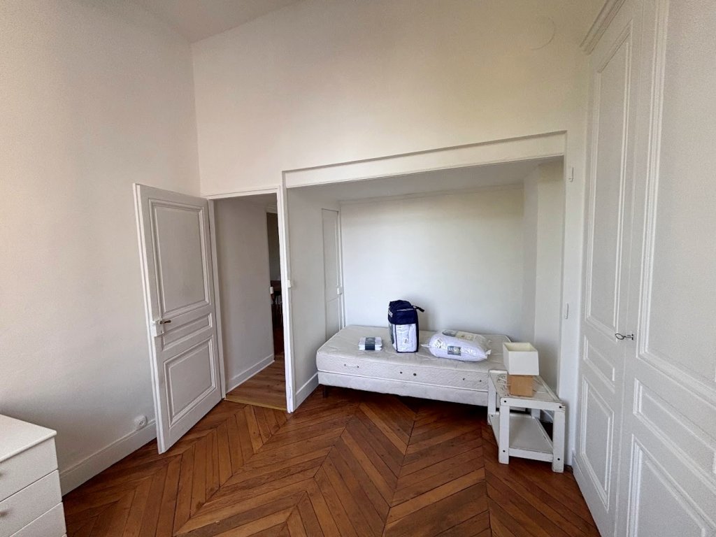 APPARTEMENT T5 A LOUER - LYON 2EME ARRONDISSEMENT - 126.76 m2 - 1 900 &euro; charges comprises par mois