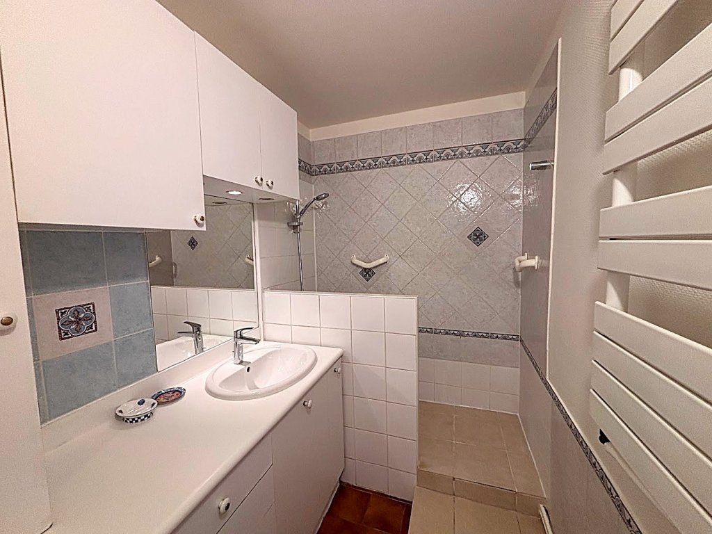 APPARTEMENT T5 A LOUER - LYON 2EME ARRONDISSEMENT - 126.76 m2 - 1 900 &euro; charges comprises par mois
