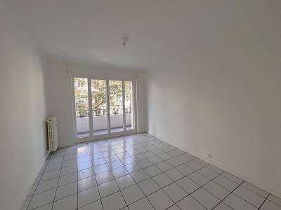 APPARTEMENT T4 A LOUER - LYON 7EME ARRONDISSEMENT - 108.28 m2 - 1565 € charges comprises par mois